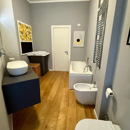Casa Oriani - Modern In The Heart Of アパート